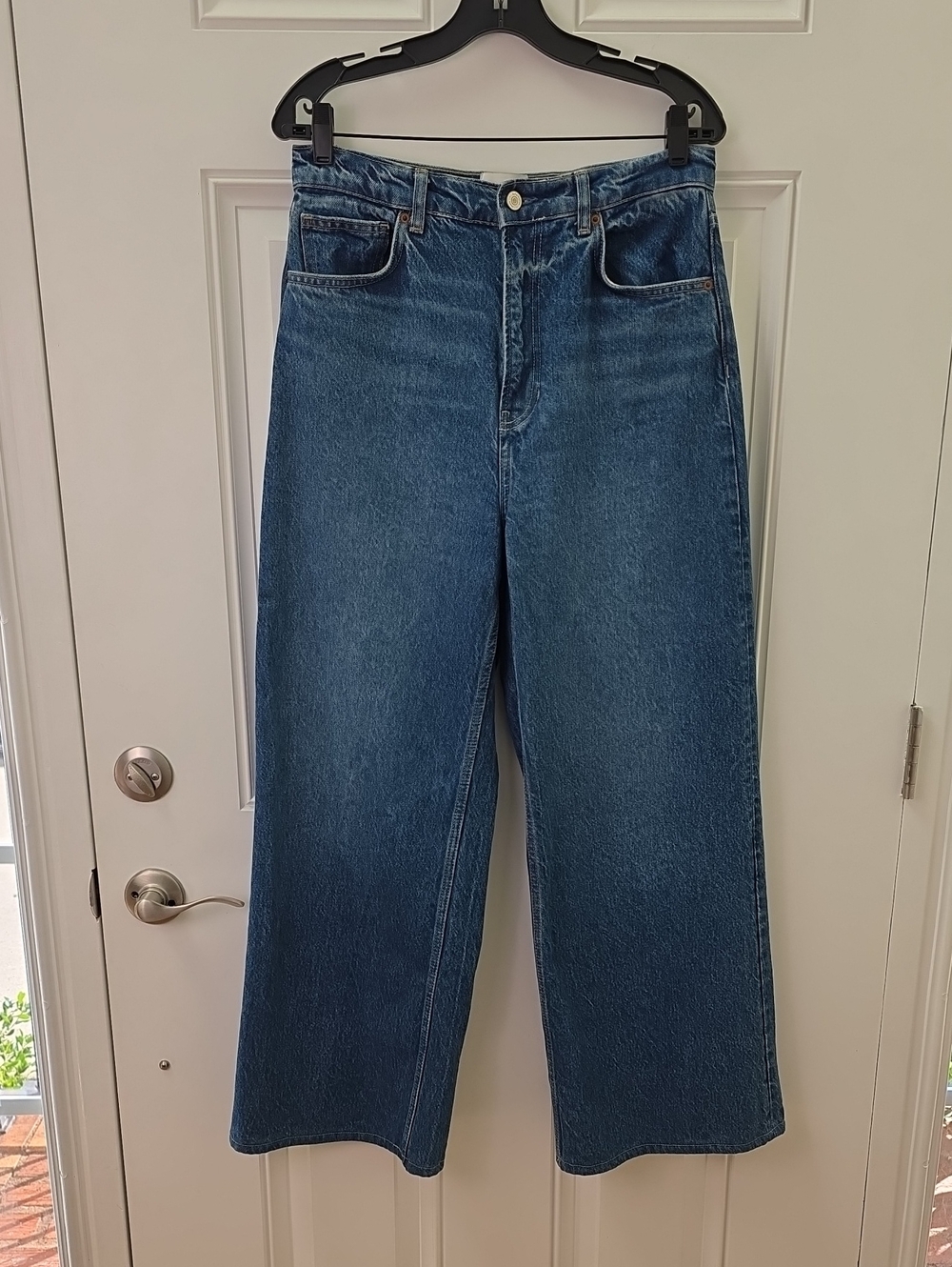 Reformation Wide-Leg, High Rise, Slouchy Jeans in Classic Blue Denim. Size 30